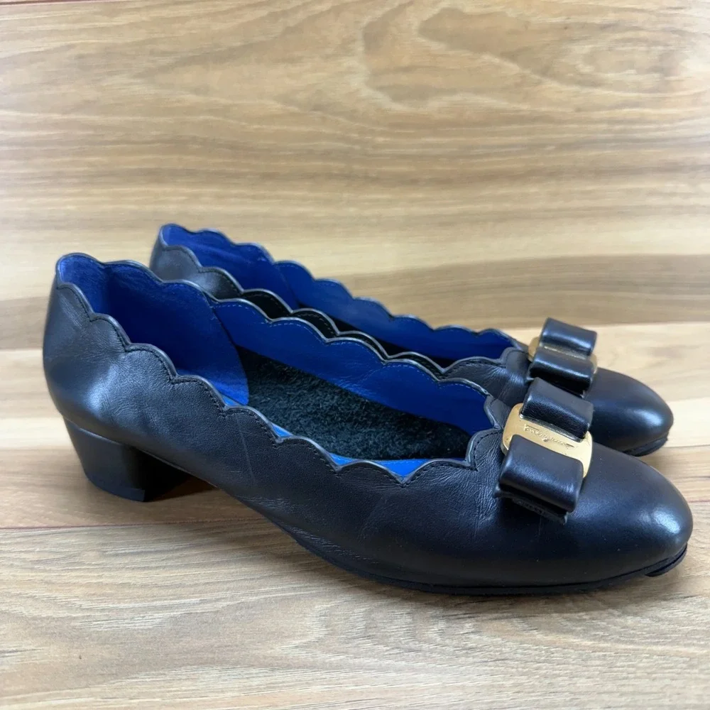 Salvatore Ferragamo Vara‎ Shell Pumps 7 D Black Leather Scalloped Low Heel